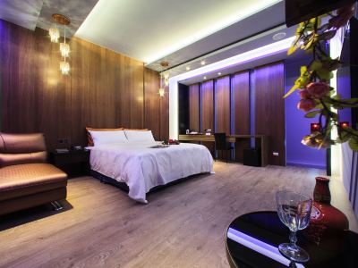 Chen He Spa Motel