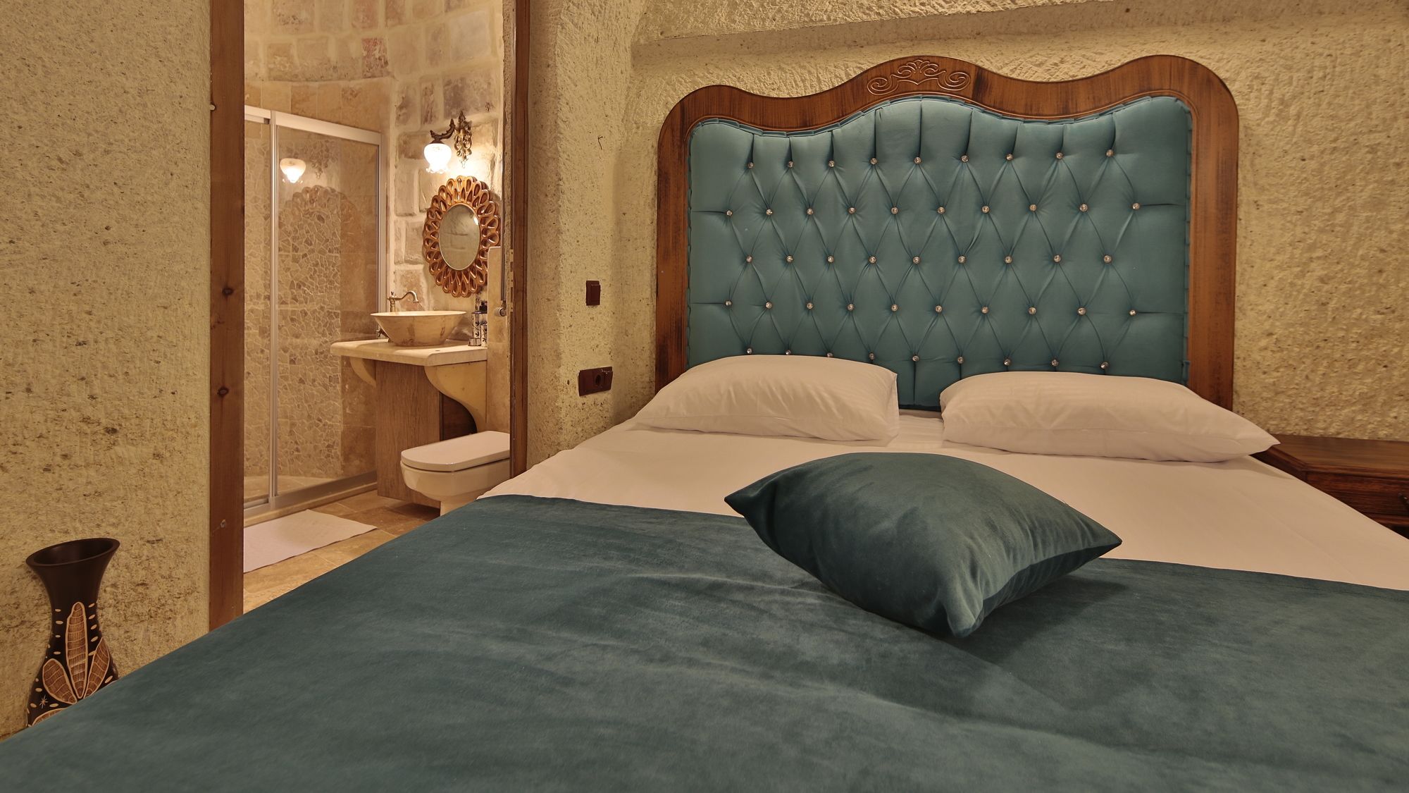 Miracle Cave Hotel