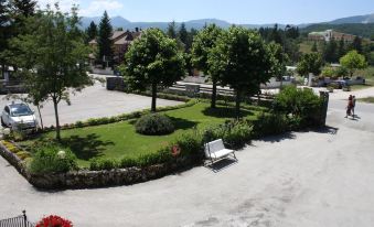 Hotel Edelweiss - Housity