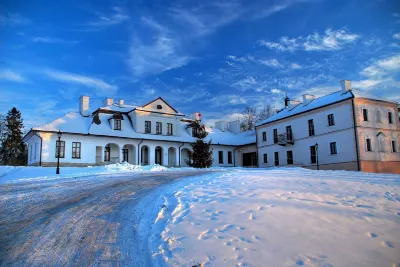 Dwór Kombornia - Folwark فنادق في 