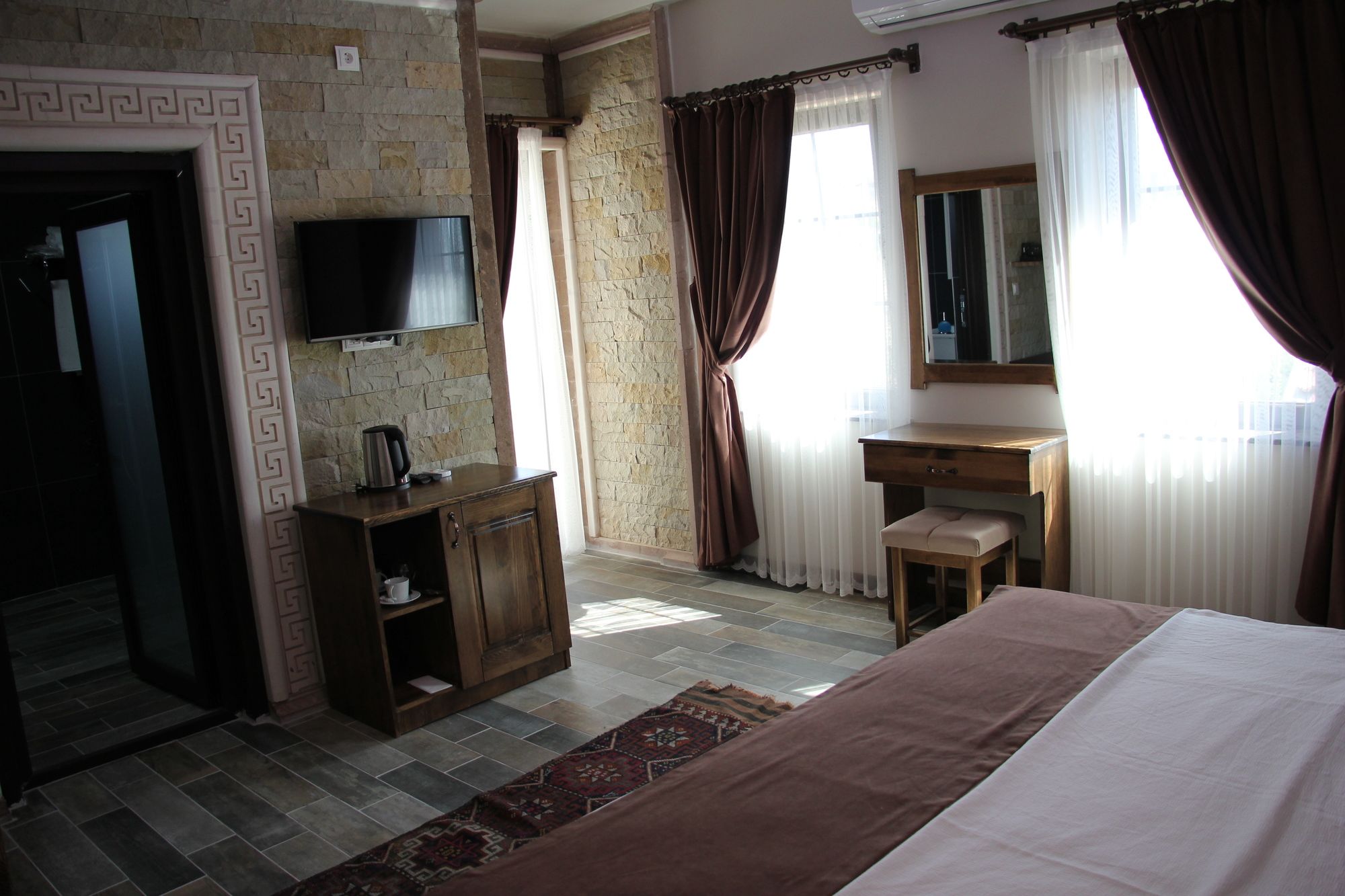 El Nazar Stone Suite