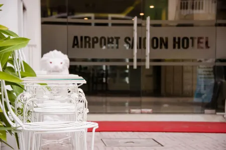 Airport Saigon Hotel - Gan am thuc dem cho Pham Van Hai
