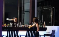 Hotel GranDhika Pemuda Semarang - bar