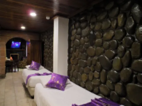 Log Cabin Hotel - Baguio