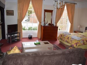 Harmondsworth Hall Guest House Heathrow