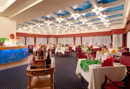 3. 힐튼 아디스 아..