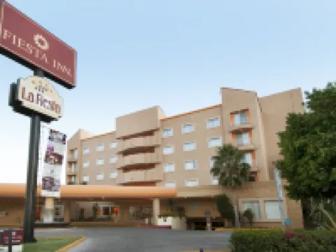 Fiesta Inn Express Hermosillo โรงแรมในเอร์โมซีโย