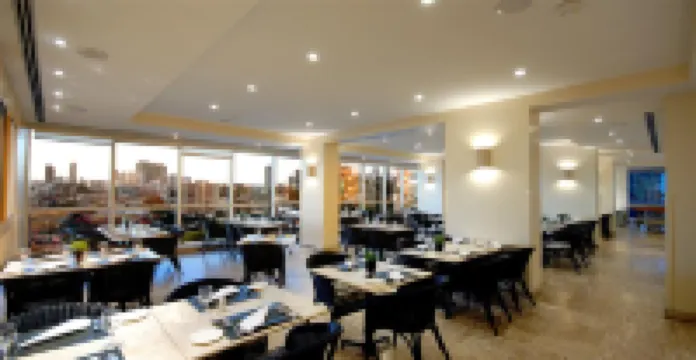 Golden Tulip Sharjah โรงแรมในชาร์จาห์