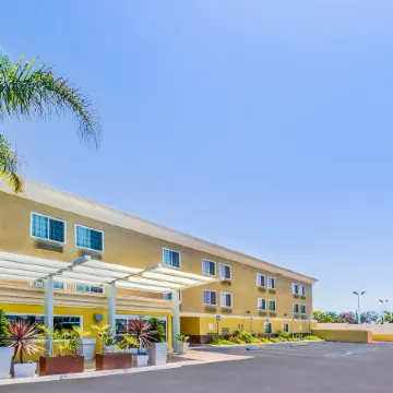 GreenTree Inn San Diego Mission Bay Отели рядом с достопримечательностью «Пляж Мишен-Бич»