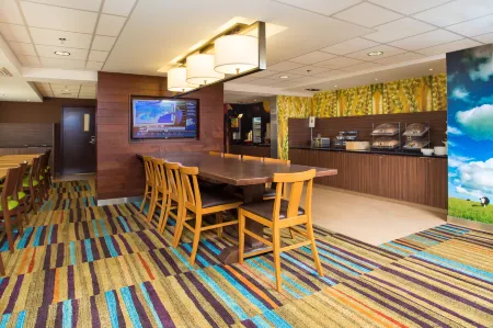 Fairfield Inn & Suites Raynham Middleborough/Plymouth Отели в г. Рейнхем