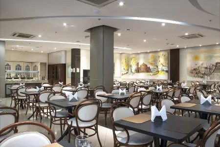 Master Porto Alegre Hotel - Av Carlos Gomes, Próximo ao Consulado Americano Отели в г. Порту-Алегри