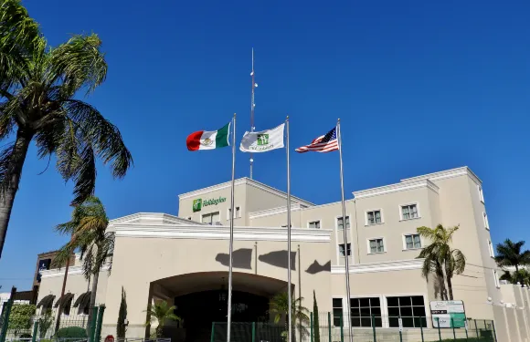 Holiday Inn 雷諾薩ZONA DORADA的