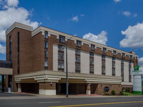 Quality Inn & Suites Downtown Mansfield