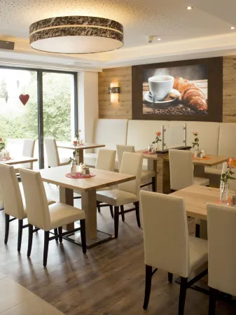 Alpenflair Hotel Отели в г. Швифтинг