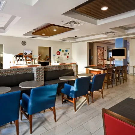 Holiday Inn Express & Suites SCHERERVILLE by IHG