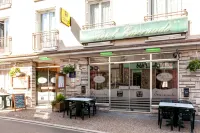 Logis Hôtel Emeraude فنادق في Confolens