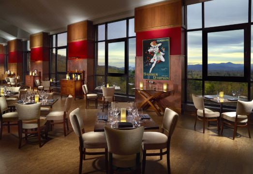 디 옴니 그로브 파크 인 외관