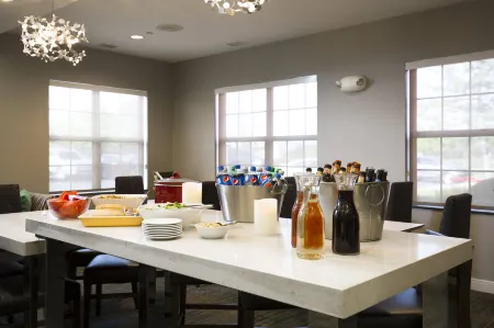 Residence Inn Kansas City Olathe Отели рядом с достопримечательностью «Парк Фриско Лейк»