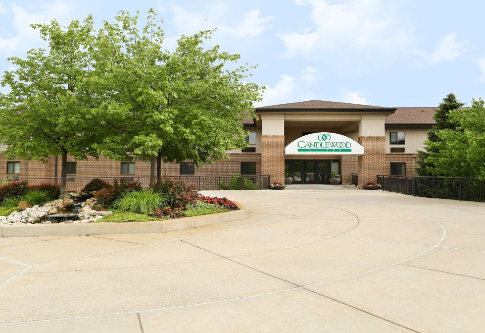 Candlewood Suites East LansingOver view