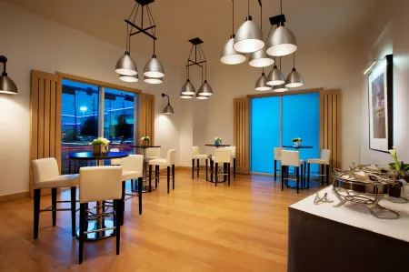 The Westin Houston, Memorial City Отели рядом с достопримечательностью «The Music Box Theater»