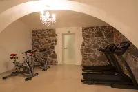 Hotel Spa Akacjowy Dwór - ที่มีฟิตเนส