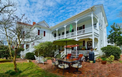 Pecan Tree Inn