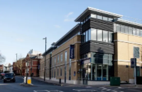 Travelodge London Richmond Central 리치몬드어폰템스 호텔