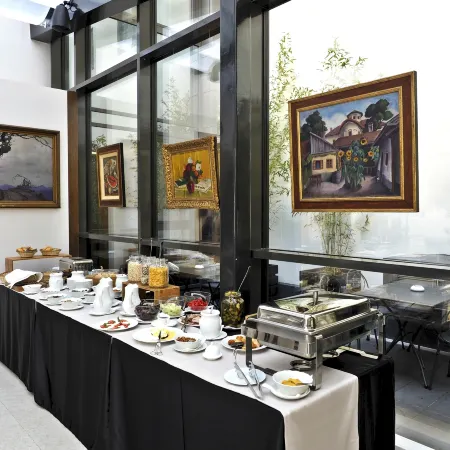Envoy Hotel