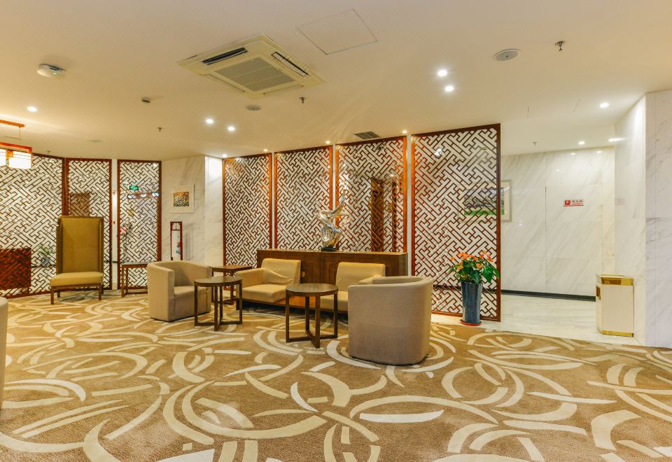 익스체인지 센터의 깔끔한 로비 이미지