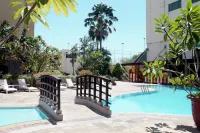 Verwood Hotel and Serviced Residence Hoteles en Sukomanunggal
