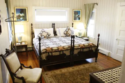 The Coolidge Corner Guest House: A Brookline Bed and Breakfast Hotels near Parsons Field