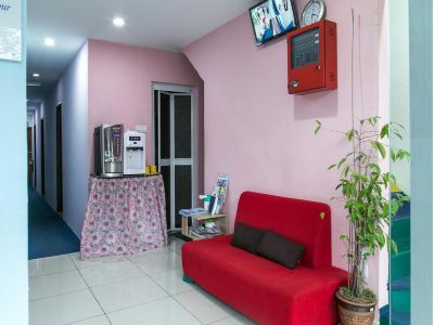 OYO 233 Colour Hotel