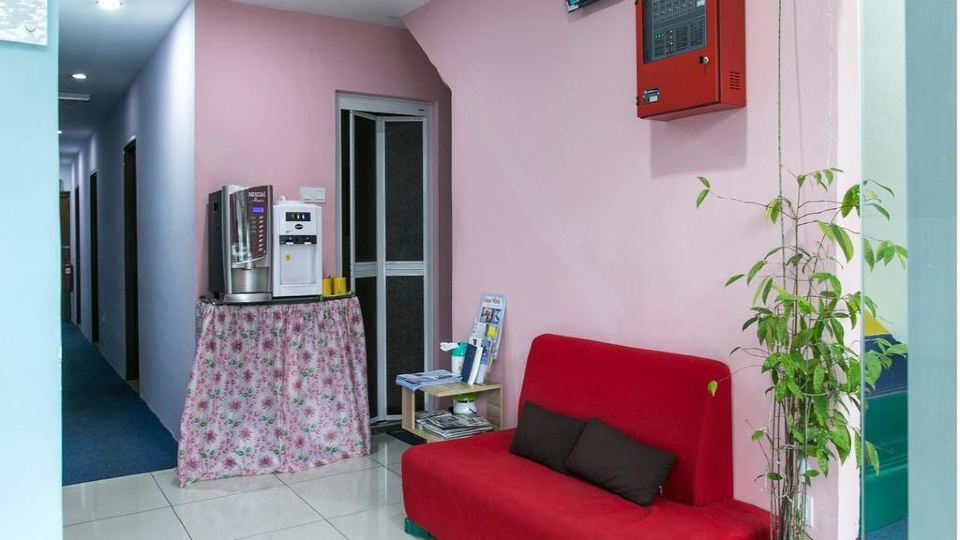 OYO 233 Colour Hotel