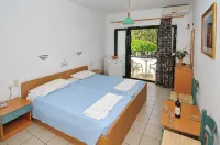 Paloma Garden Hotel Hotels in Minoa Pediada
