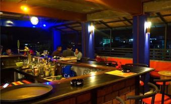 Yama Hotel & Rooftop Bar