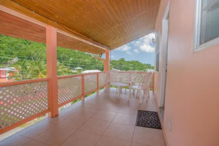 Bougainvillea Apartments Отели рядом с достопримечательностью «Taylors Chidren Center»