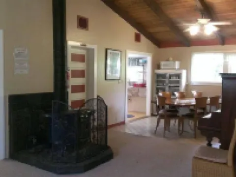 Volcano Hale Hotels in Volcano