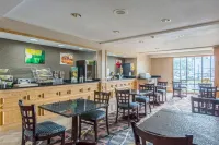 Quality Inn & Suites University Area Hotels in Muncie