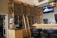 Cedar Meadows Resort & Spa, Ascend Hotel Collection - bar