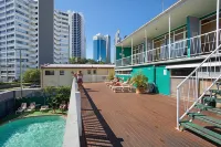 Backpackers in Paradise 18-35 Hostel Hotels in Benowa