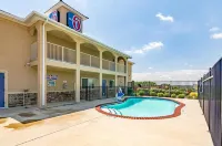 Motel 6 Azle, TX
