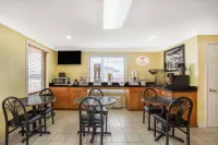 Super 8 by Wyndham Sumter - Desayuno