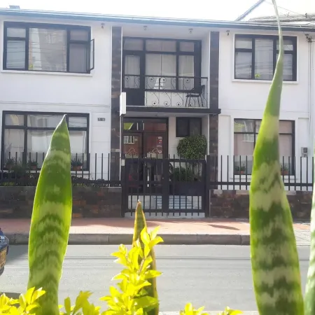 Hotel Central House Bogotá Отели рядом с достопримечательностью «Конгресс-центр G12»
