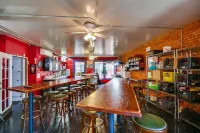 Lucky d's Youth and Traveler's Hostel