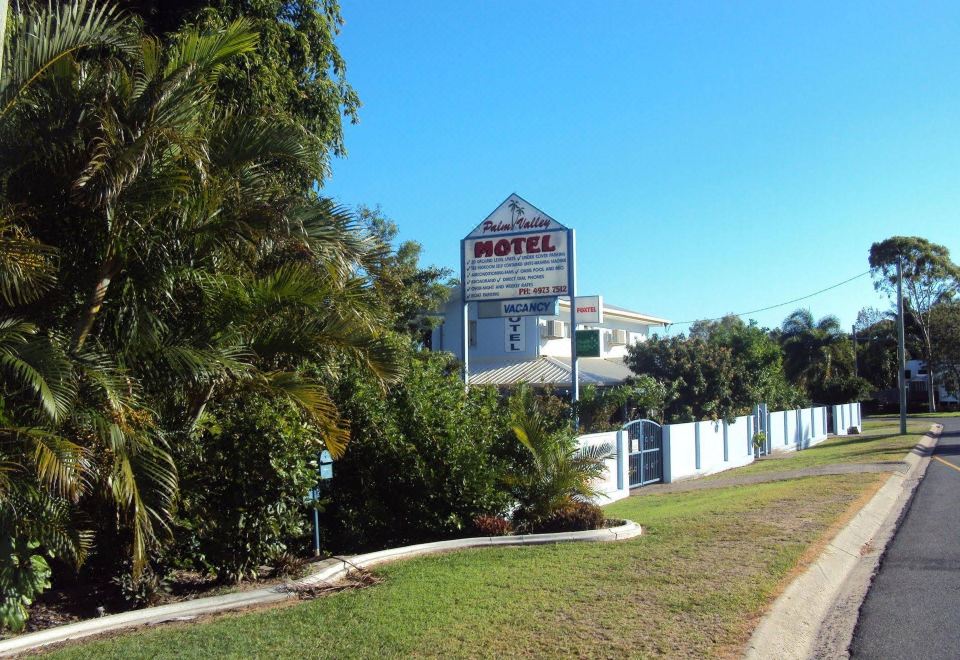 Palm Valley Motel and SelfContained Holiday Units,Tannum Sands