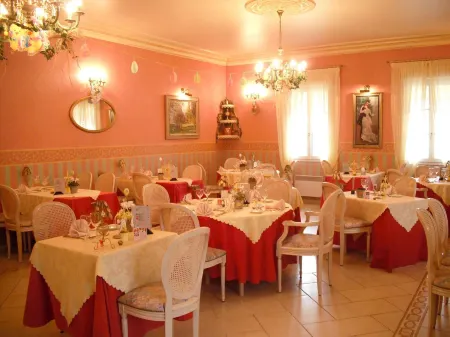Hotel le Clos du Montvinage Отели в г. Этреопон