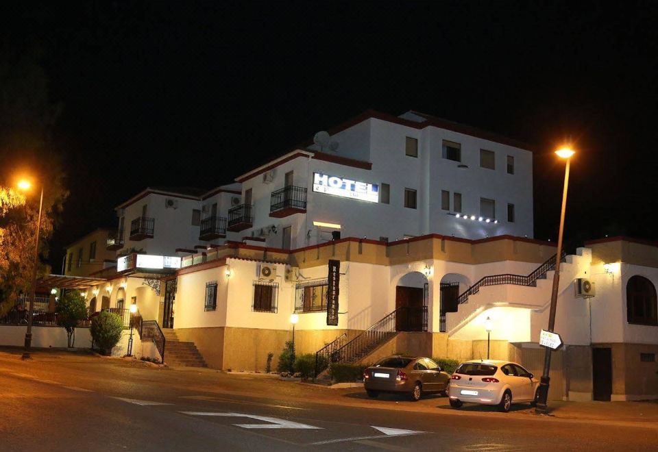 Puerta Nazarí - Valoraciones de hotel de 2 estrellas en Órgiva