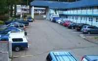 Westhaven Inn - parking