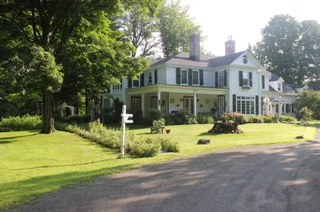 Lee Farm Inn