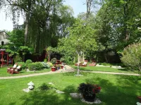 Canterbury Inn Hotels near Floral Clock